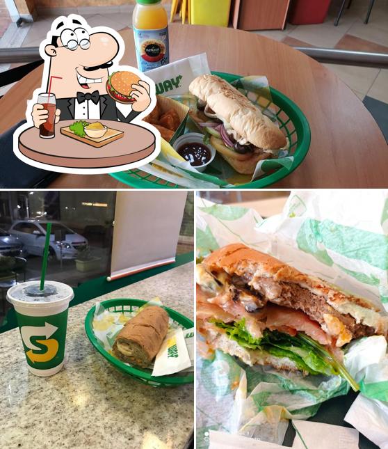 Peça um hambúrguer no Subway - Av. CPA