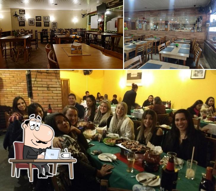 Veja imagens do interior do Banaías Restaurante - Campos do Jordão SP