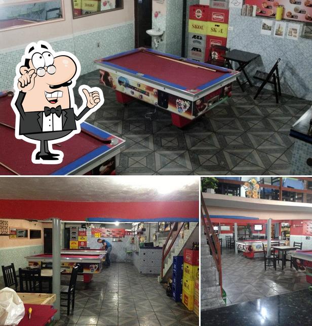 O interior do Costinha Snooker Bar