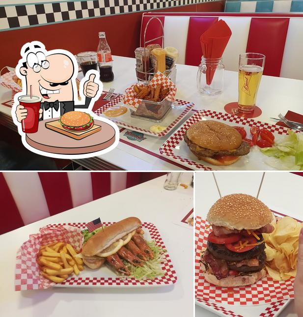 Ordina un hamburger a Arnold’s American Diner