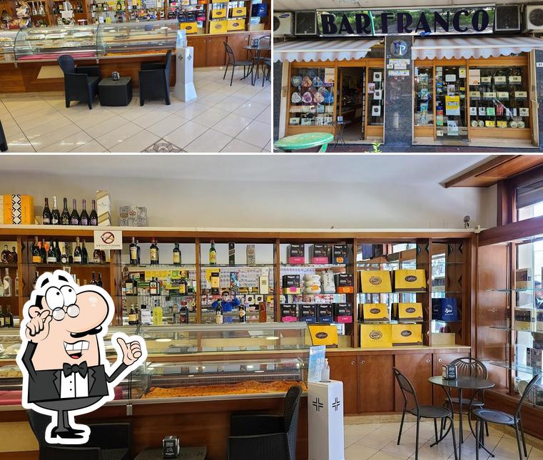 Tra le varie cose da BAR FRANCO si possono trovare la interni e cibo