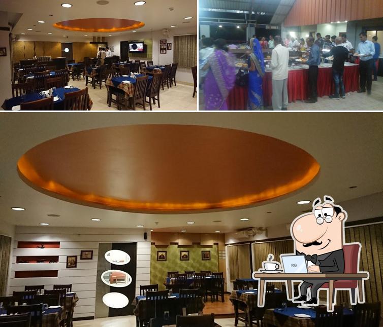 Check out how Moti Mahal Delux looks inside
