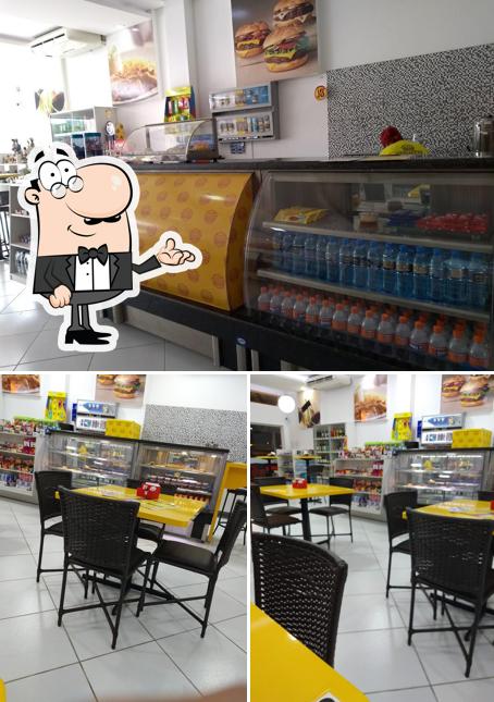 O interior do Degustar Conveniência - Rei das Coxinhas