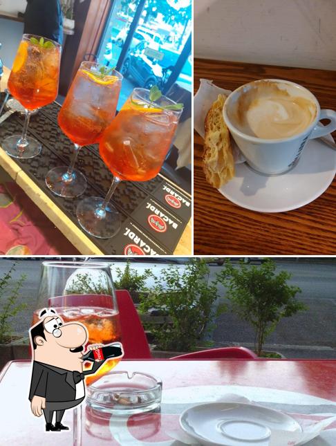 Goditi un drink dal menu