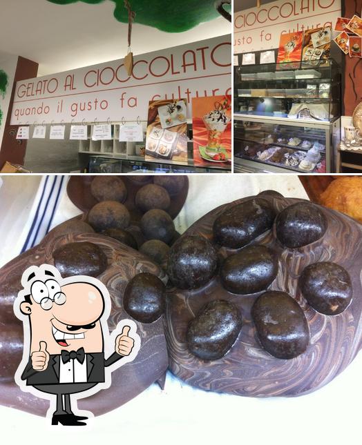 Guarda la immagine di Gelateria Cafetteria Cioccolateria Gelato al Cioccolato