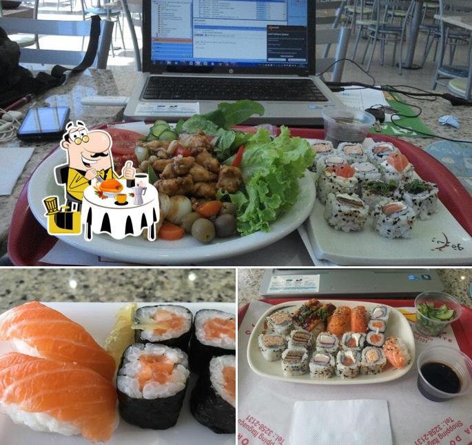 Esta é a foto ilustrando comida e mesa de jantar no Casa do Oriente