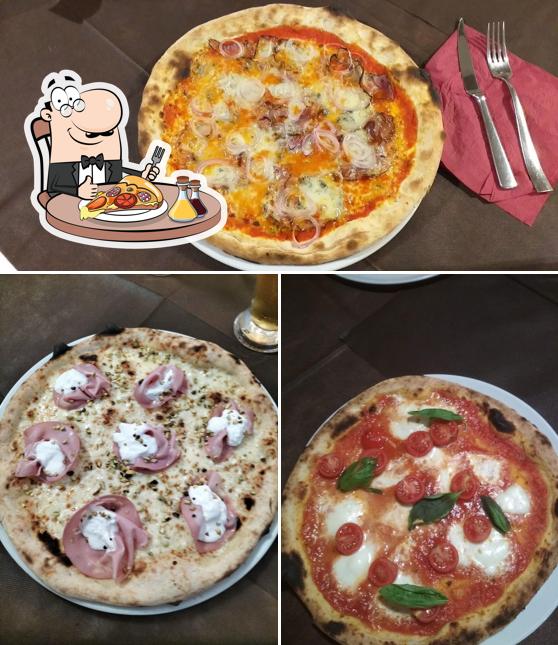 A Ristorante Pizzeria San Marco, puoi provare una bella pizza