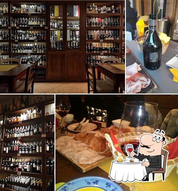 È gradevole godersi un bicchiere di vino a Papi Sas Di Papi Alfredo