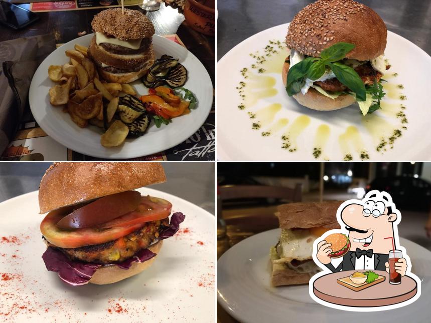 Western Saloon - Pub Braceria - San Salvo serve un'ampia varietà di opzioni per gli amanti dell'hamburger