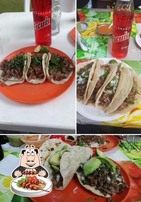 Еда в "Tacos Alex Badillo"