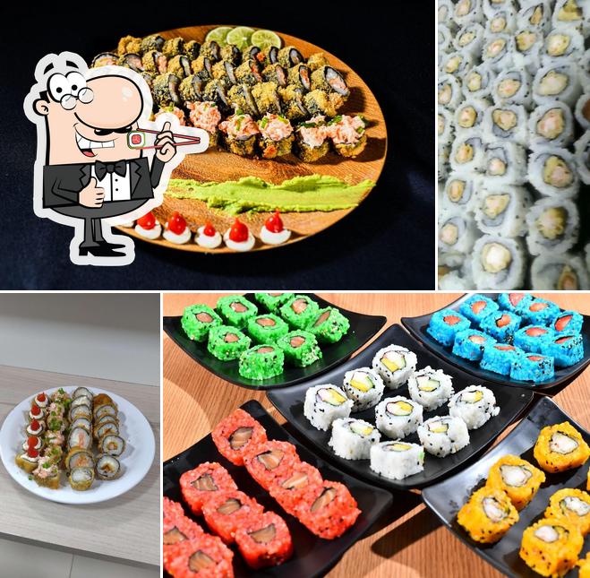 Rolos de sushi são servidos no Tokyo Sushi Bar