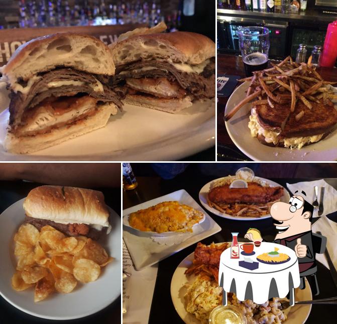 Mooney's Sports Bar & Grill, 1531 Military Rd in Kenmore Restaurant
