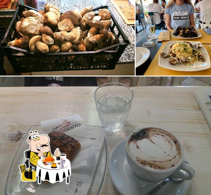 Guarda la immagine che raffigura la cibo e tavolo da pranzo di Bar Gallo Blu