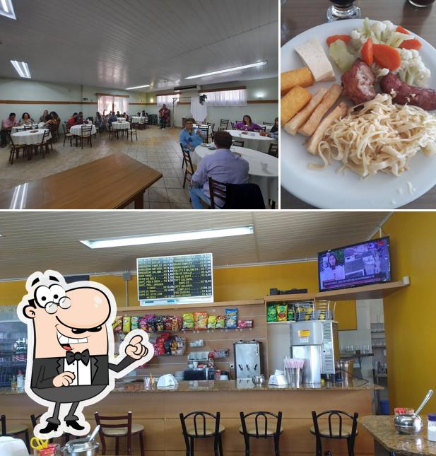 O interior do Restaurante Galeto Caxias