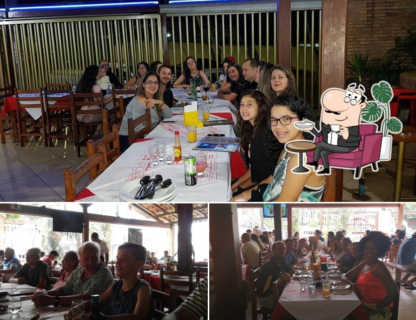 O interior do Via Férrea Pizzaria e Churrascaria