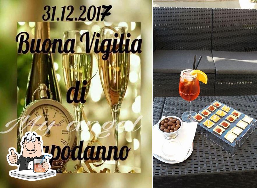 Goditi un drink dal menu