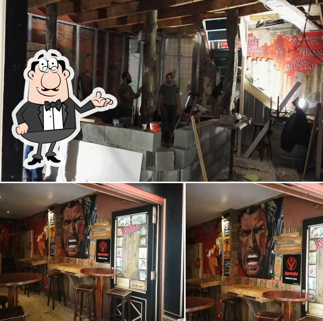L'intérieur de Café Bar Le Colt La Rochelle