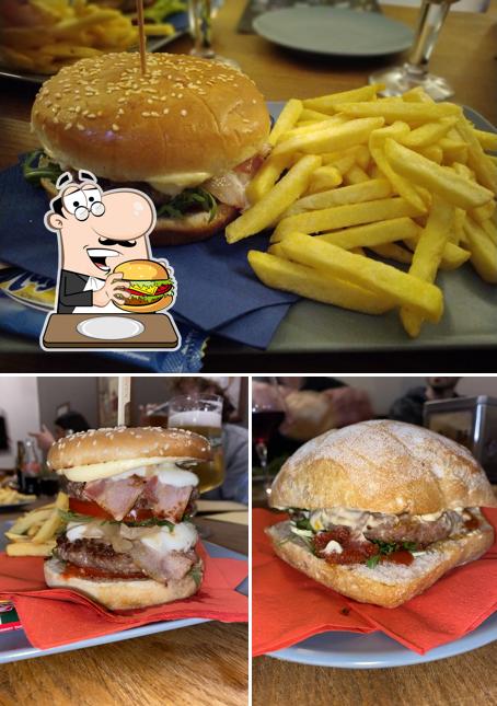 Prenditi un hamburger a Jonathan's Pub