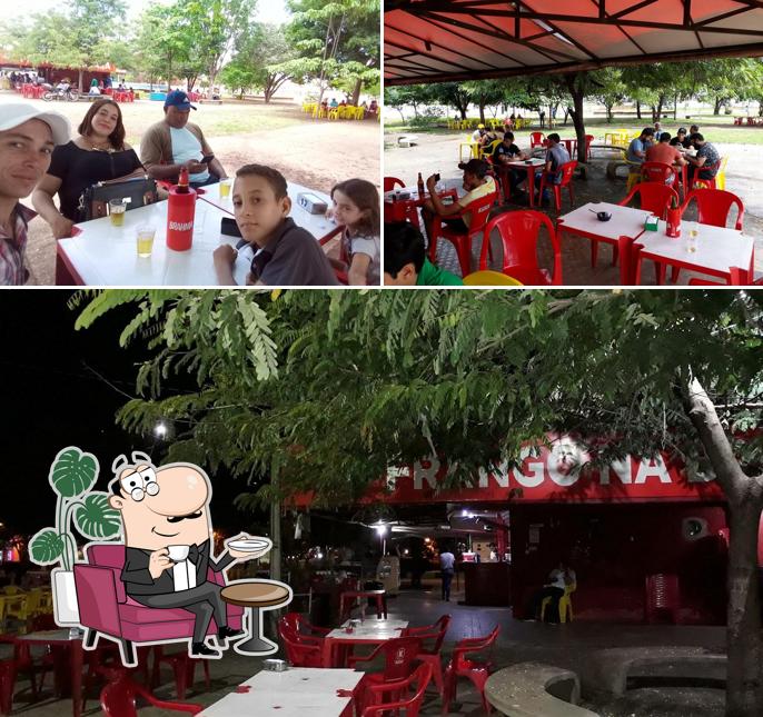 O interior do Churrascaria Frango na Brasa