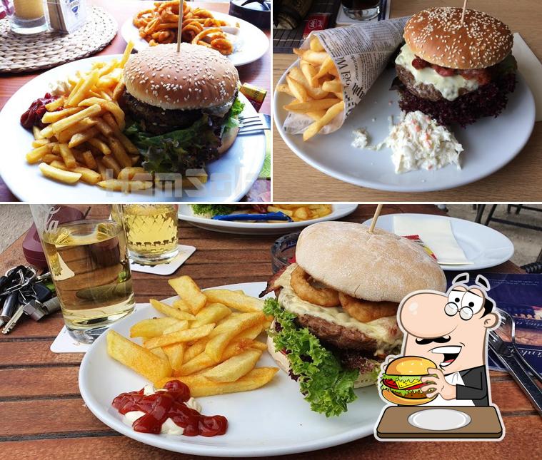 Order a burger at Haus am See - Restaurant - Bar - Eventlocation