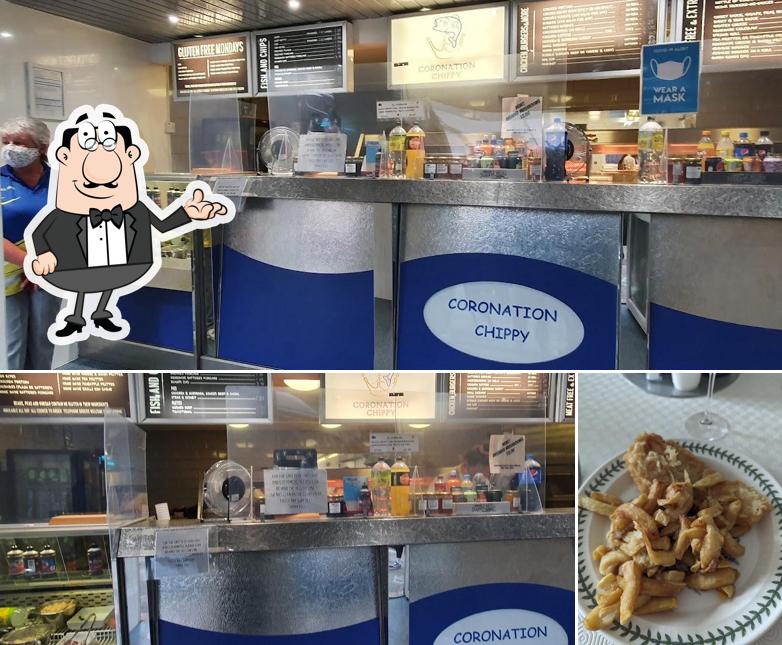 Entre los distintos productos que hay en Coronation Chippy también tienes interior y comida