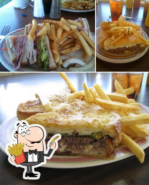 Disfruta de sus patatas fritas en Emma Jean's Holland Burger Cafe