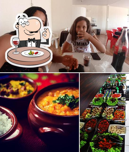 A comida e interior do restaurante