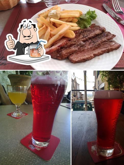 Parmi les différentes choses de la boire et la frites, une personne peut trouver sur Terrasse des Arts'cade