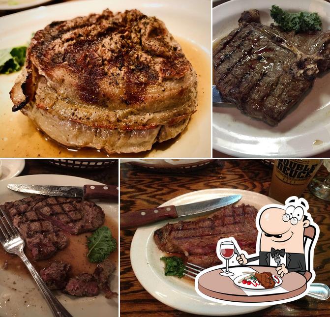 Попробуйте мясные блюда в "Cattlemen's Steakhouse"
