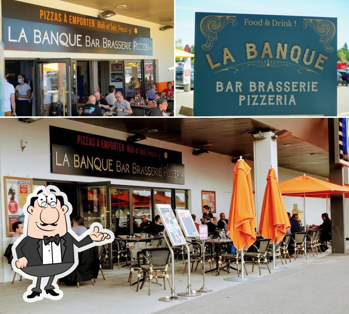 Installez-vous à l'une des tables de La banque Pizzeria Brasserie