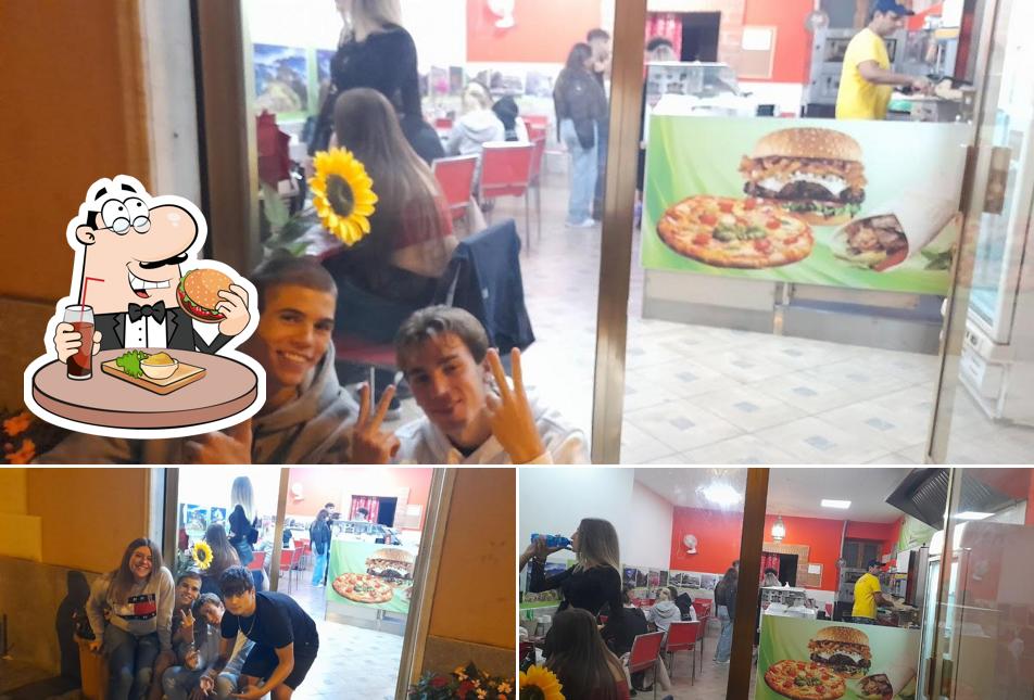 Prova un hamburger a Abiha Pizzeria Kebab