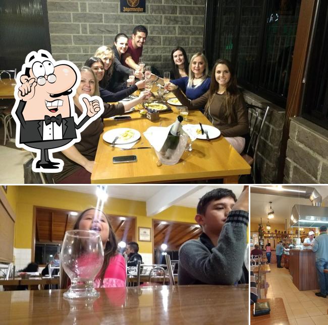 Sente em uma das mesas no Restaurante e Pizzaria Maffaciolli - Desde 1992