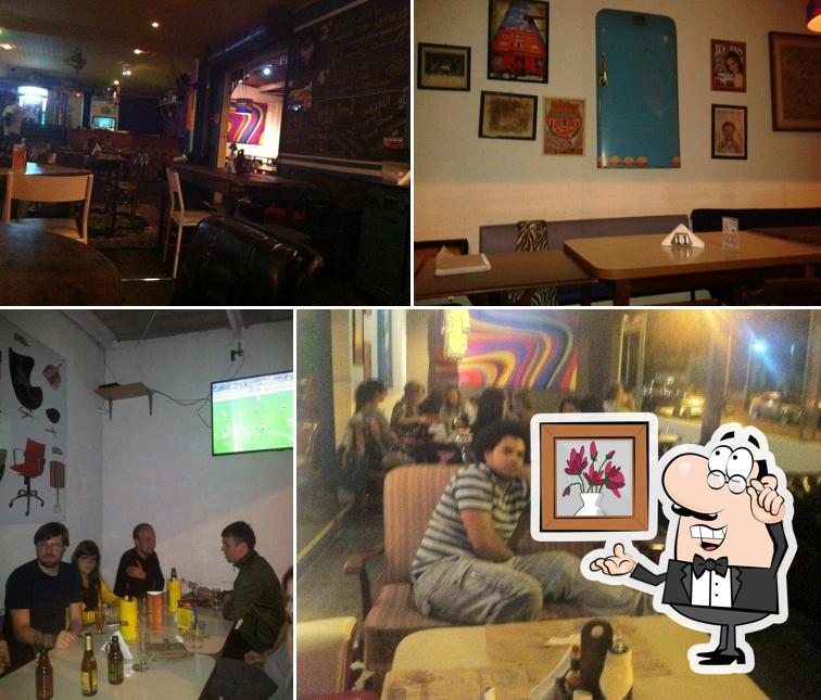 O interior do Estofaria Bar