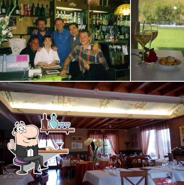 La foto di interni e vino da Trattoria Villa