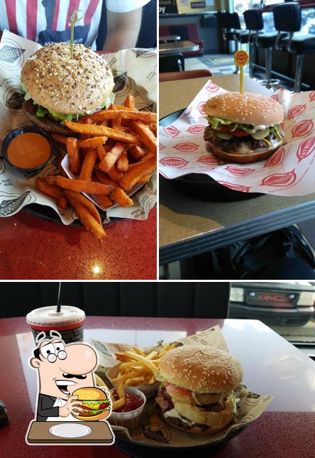 Commandez l'un des hamburgers servi à Fatburger St Albert