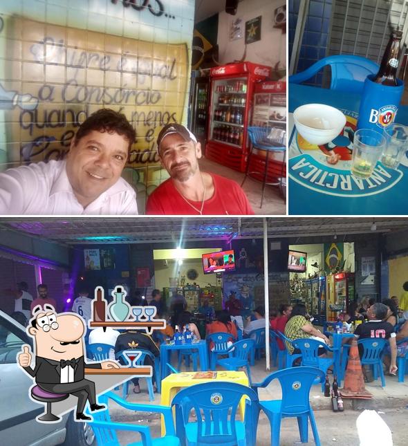 Veja imagens do interior do Bar Dos Cornos