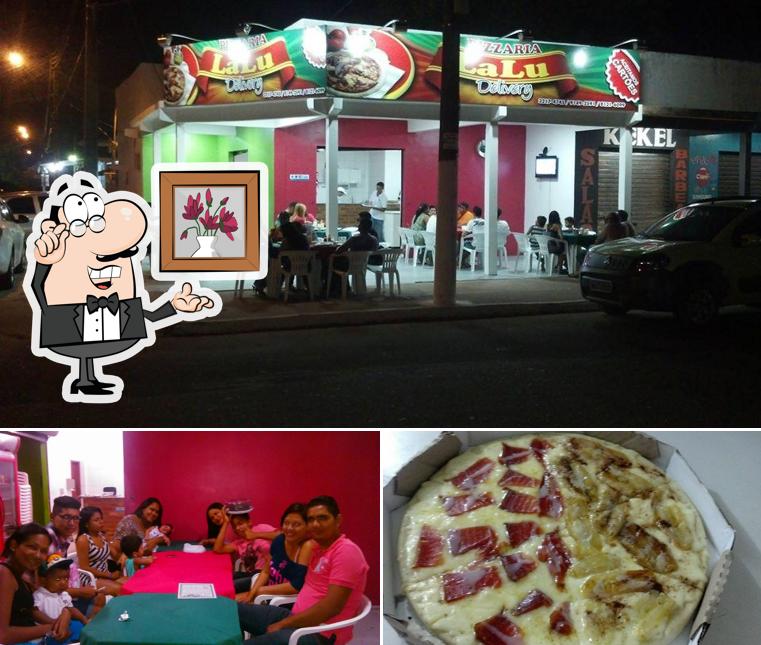 Dê uma olhada a foto ilustrando interior e pizza no Pizzaria Lalu