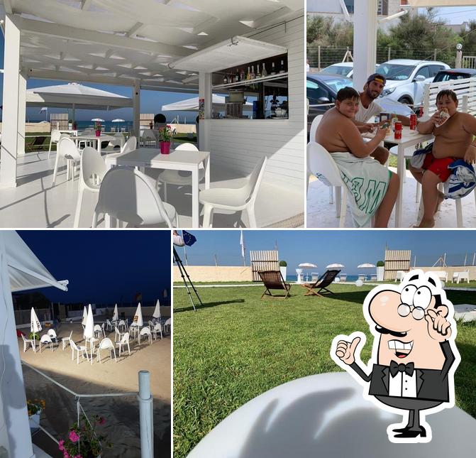 Gli interni di Cafè Blanc Bar in Spiaggia