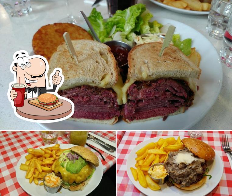 Commandez un hamburger à Schwartz's