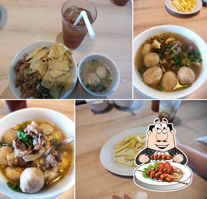 Las fotos de comida y bebida en Bakso Kemon Kesepuhan