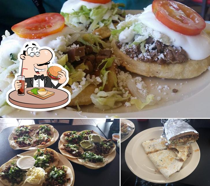 Попробуйте гамбургеры в "Tacos Selene Aurora"