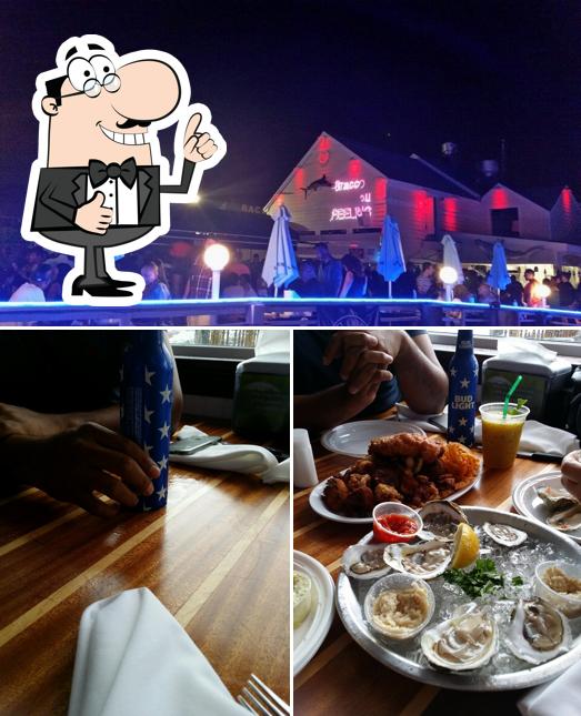 Bracco's Clam & Oyster Bar in Freeport Restaurant menu and reviews