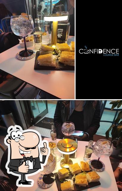 Vedi questa foto di Confidence Lounge Bar