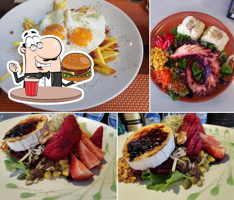 Try out a burger at La Pajuna