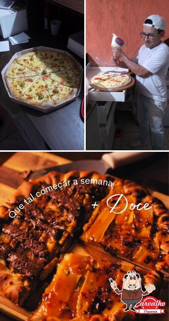 Comida em Pizzaria Carvalho