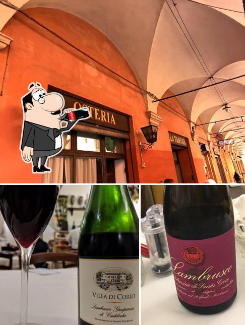 Guarda la foto che mostra la bevanda e esterno di Osteria La Traviata