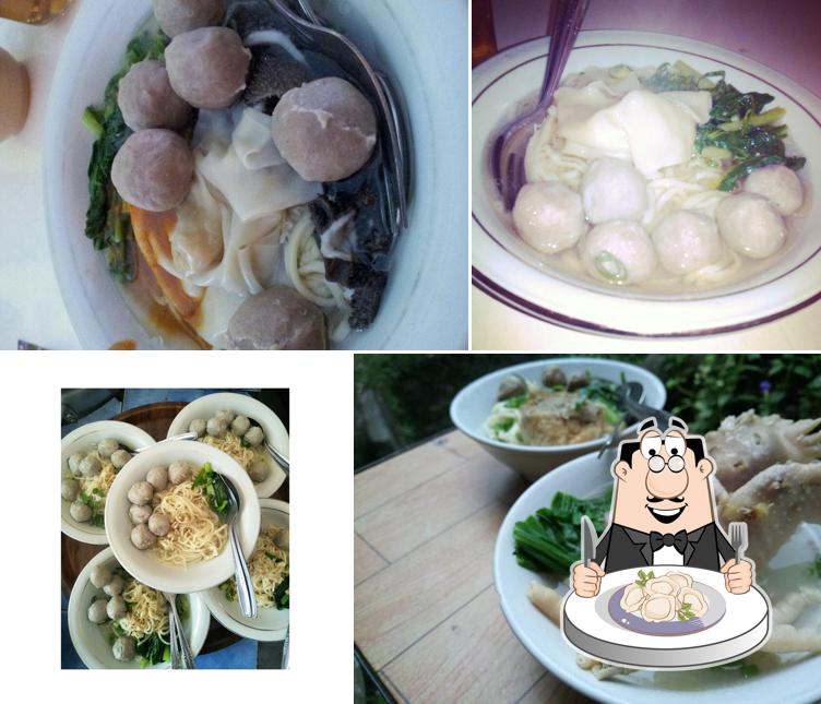 Dumplings at Mie Baso Rancamaya