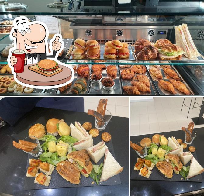 Ordina un hamburger a ZeroNove Ristorante-Bar-Bistrot & Lounge