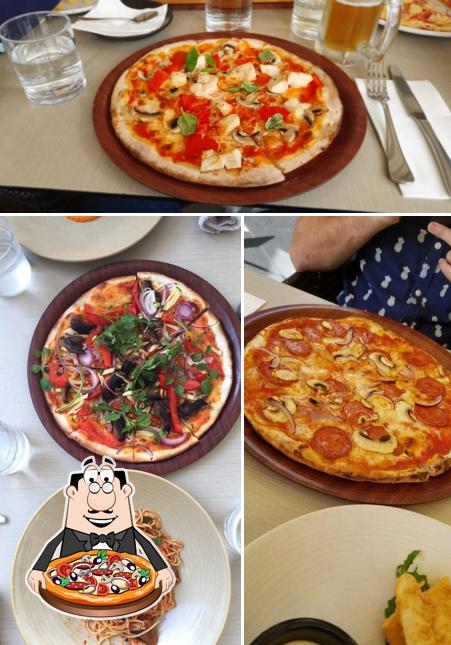 Попробуйте пиццу в "Eastbank Cafe.bar.pizzeria"