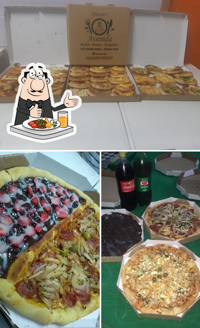 Comida em Pizzaria Avenida